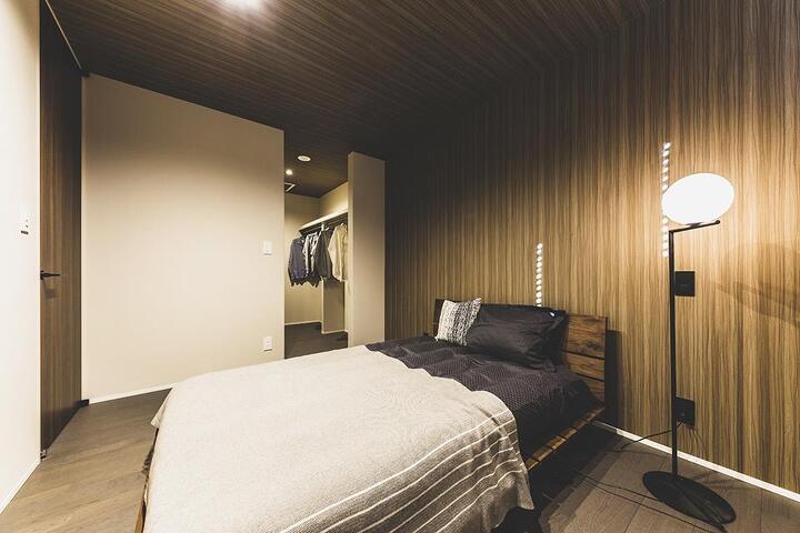 【リビング】失敗しないアクセントクロスの選び方！色柄別の効果も紹介