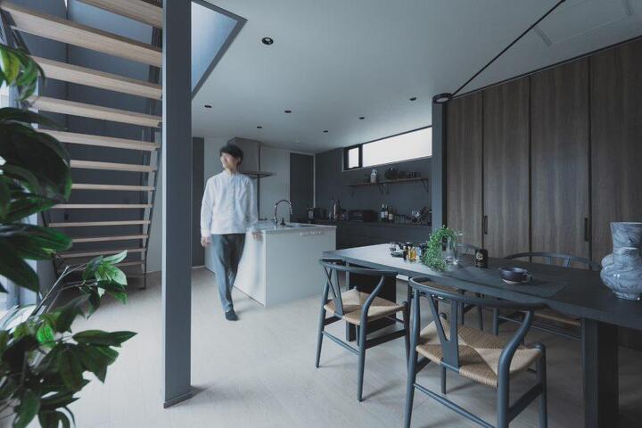 リビング階段でおしゃれな空間！メリットとデメリット、寒さ対策を解説