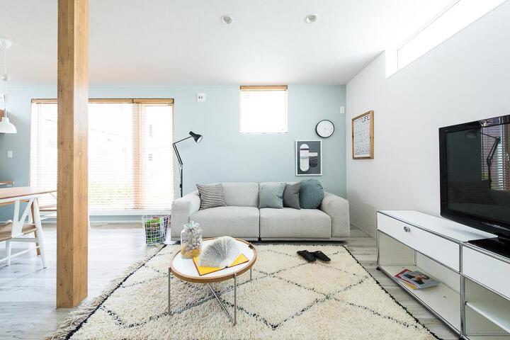 グレーのクロスでワンランク上のおしゃれ空間を！取り入れるコツを紹介