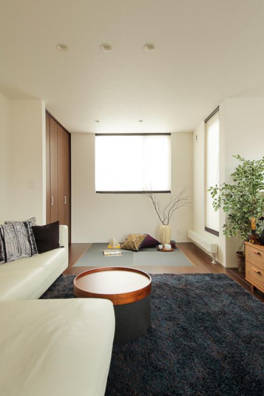 インゾーネの家 音楽を楽しむスッキリ空間の家。