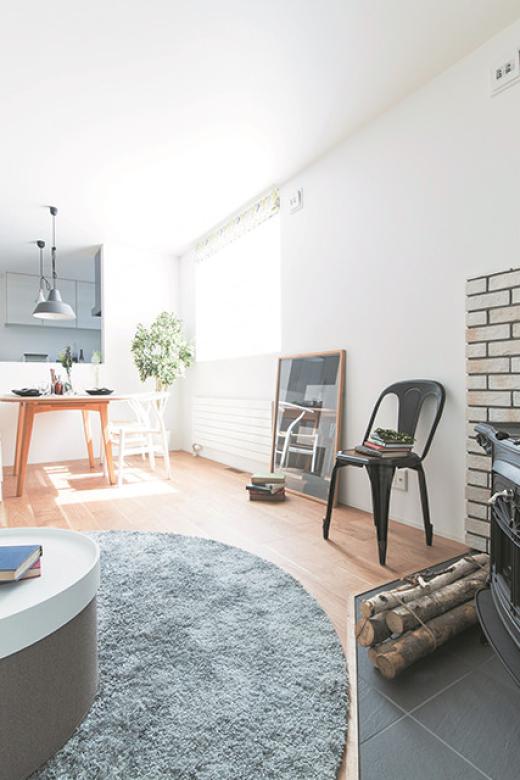 インゾーネの家 北欧ナチュラルな空間に、暖炉のある家。