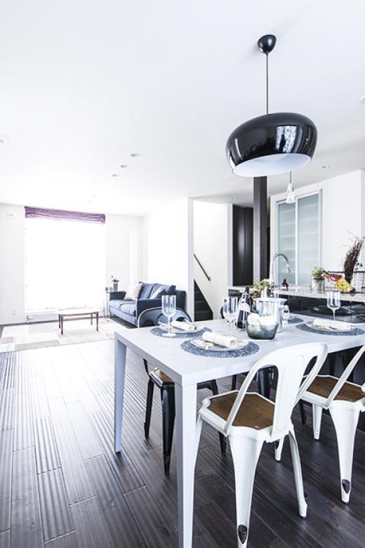 インゾーネの家 夫婦とネコが暮らす、エレガントモダンな住まい。