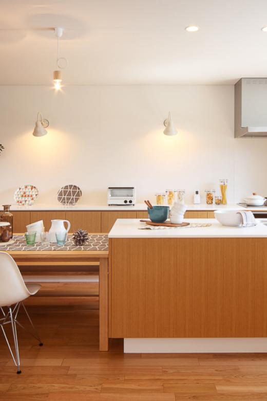 インゾーネの家 明るい光の中で<br>リラックスしながら毎日を楽しむ家。