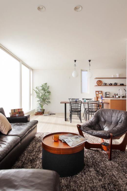 インゾーネの家 ロケーションがいい。<br>ガレージのある開放的な家。