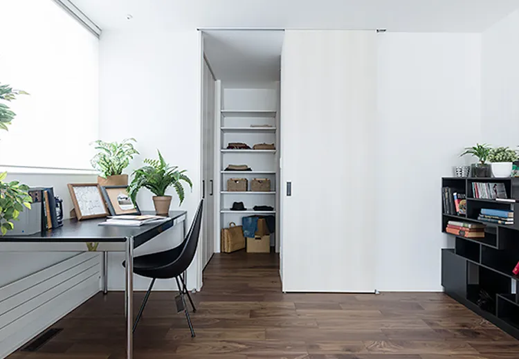 写真：ドア（建具）：インゾーネの家