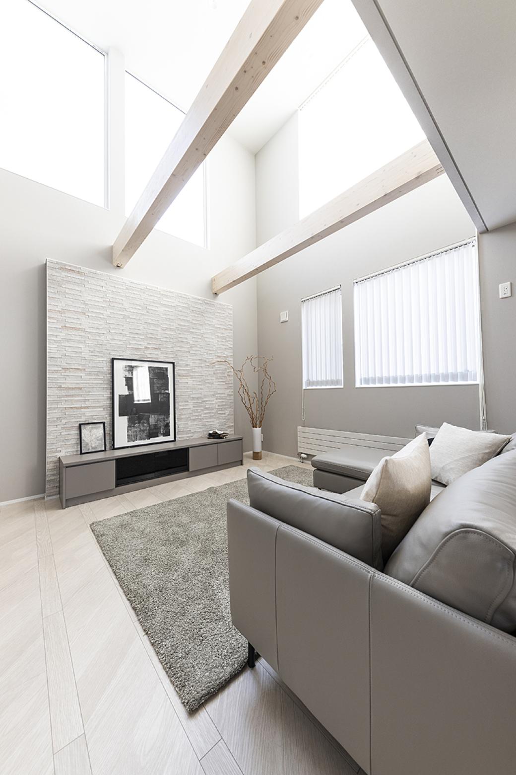 インゾーネの家 家に着くと、迎えてくれるあかり。忙しい時間から離れ、家族が帰り着く家。