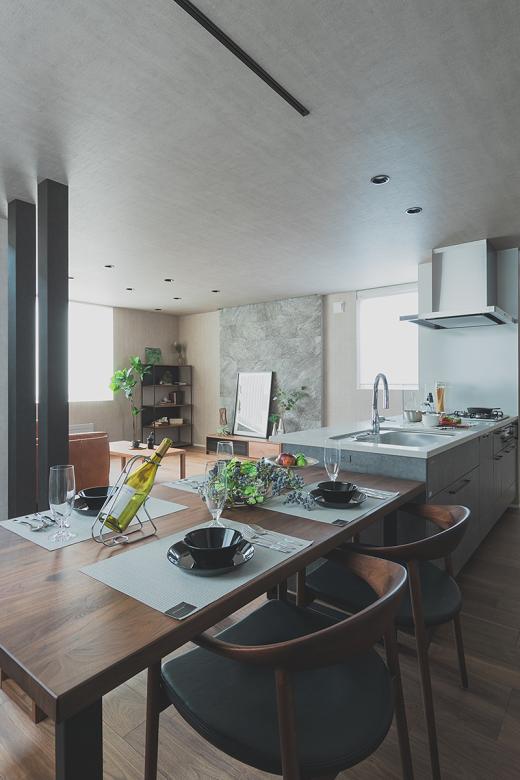 インゾーネの家 落ち着いたインテリアがくつろぎをもたらす家。