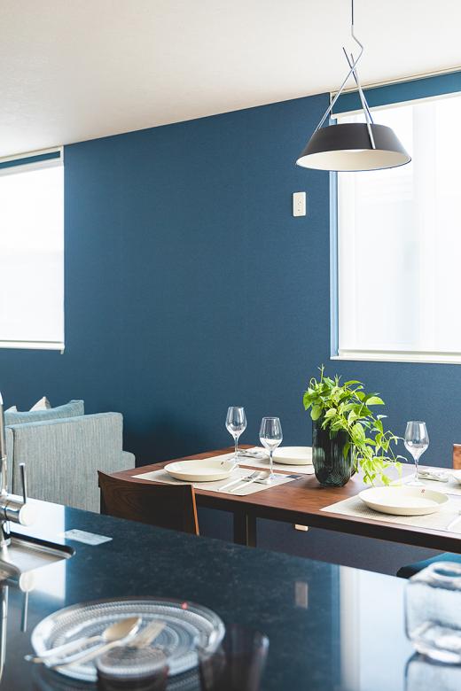 インゾーネの家 憧れた青い壁の家。